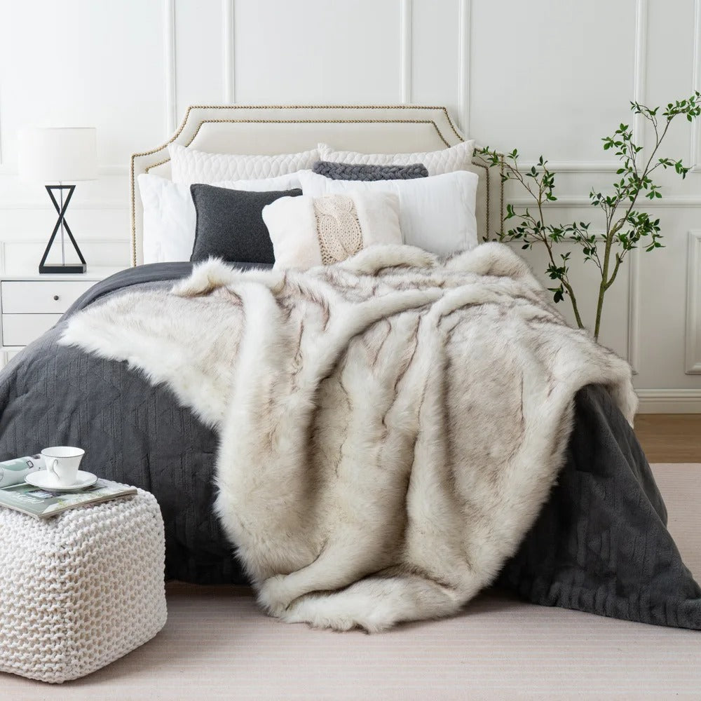 Coperta di Lusso in Pelliccia Ecologica - Calore e Stile per la Tua Casa