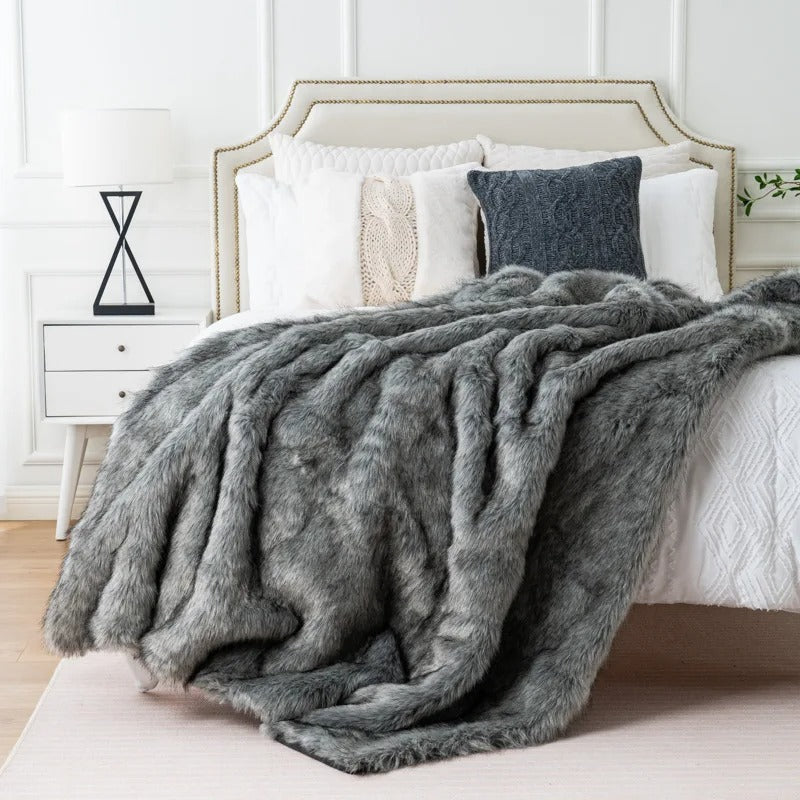 Coperta di Lusso in Pelliccia Ecologica - Calore e Stile per la Tua Casa