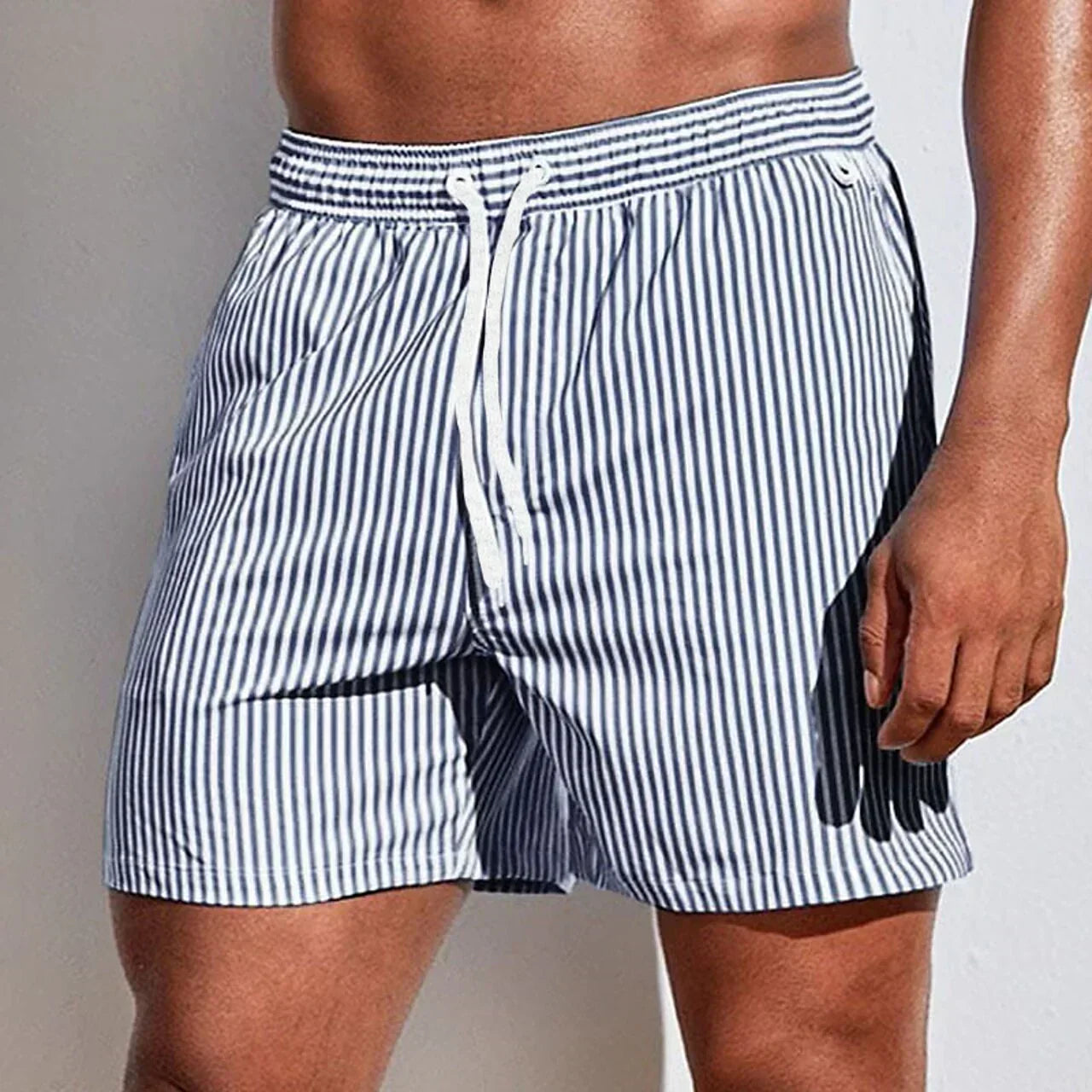 Costume da bagno sportivo a righe da uomo