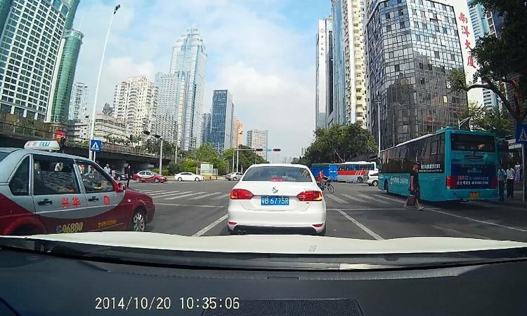 Dashcam Full HD 1080P + Scheda da 16GB