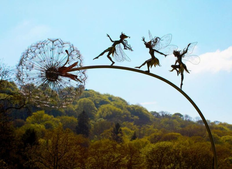 Decorazione da Giardino in Metallo con Fata e Pali con Soffioni