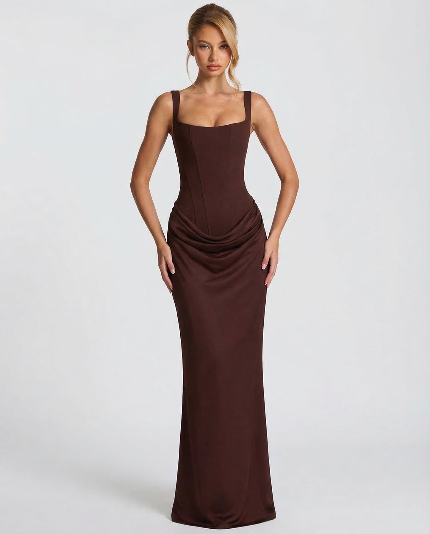Elegante abito maxi stile corsetto con scollo quadrato