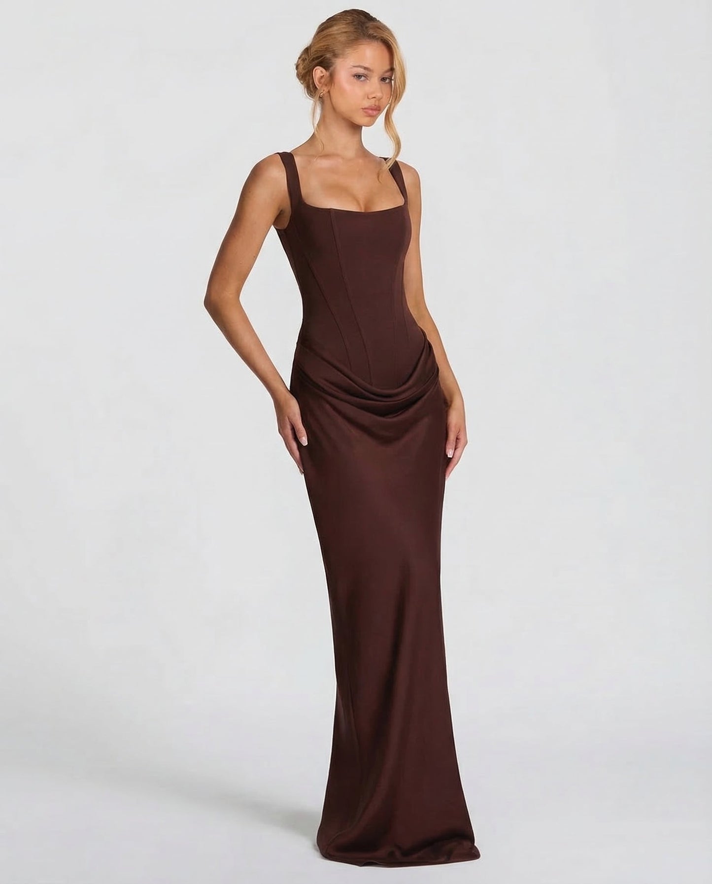 Elegante abito maxi stile corsetto con scollo quadrato