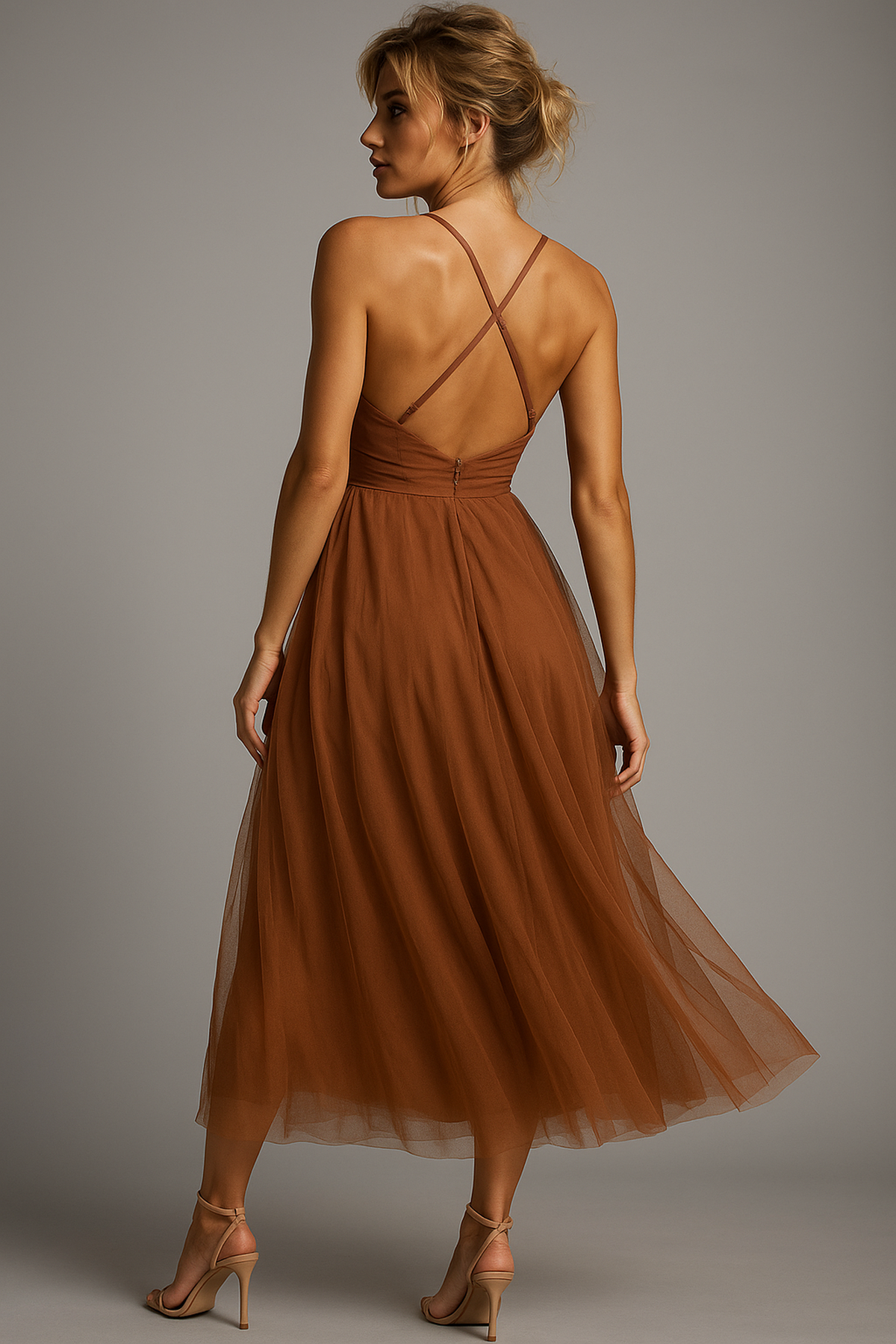 Elegante Abito Midi Smanicato a Corsetto in Chiffon e Tulle
