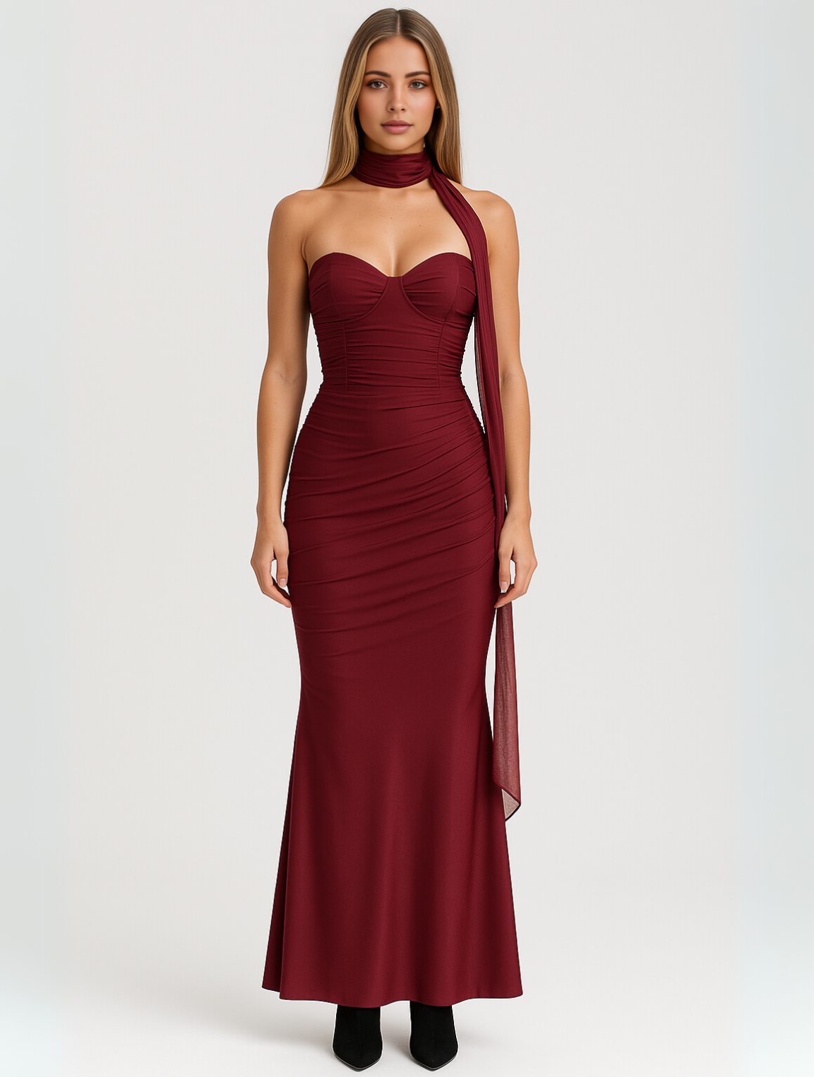 Elegante Abito Senza Spalline con Choker