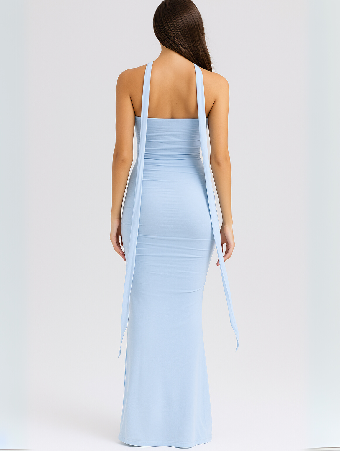 Elegante Abito Senza Spalline con Choker