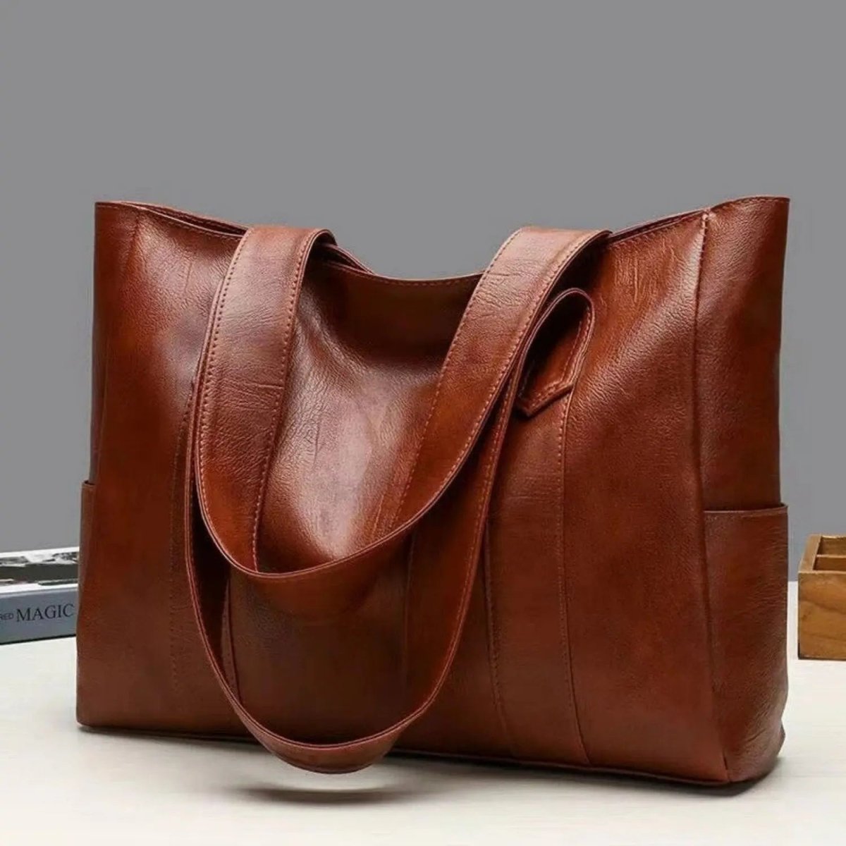Elegante Borsa a Spalla in Stile Retro e Superficie Liscia