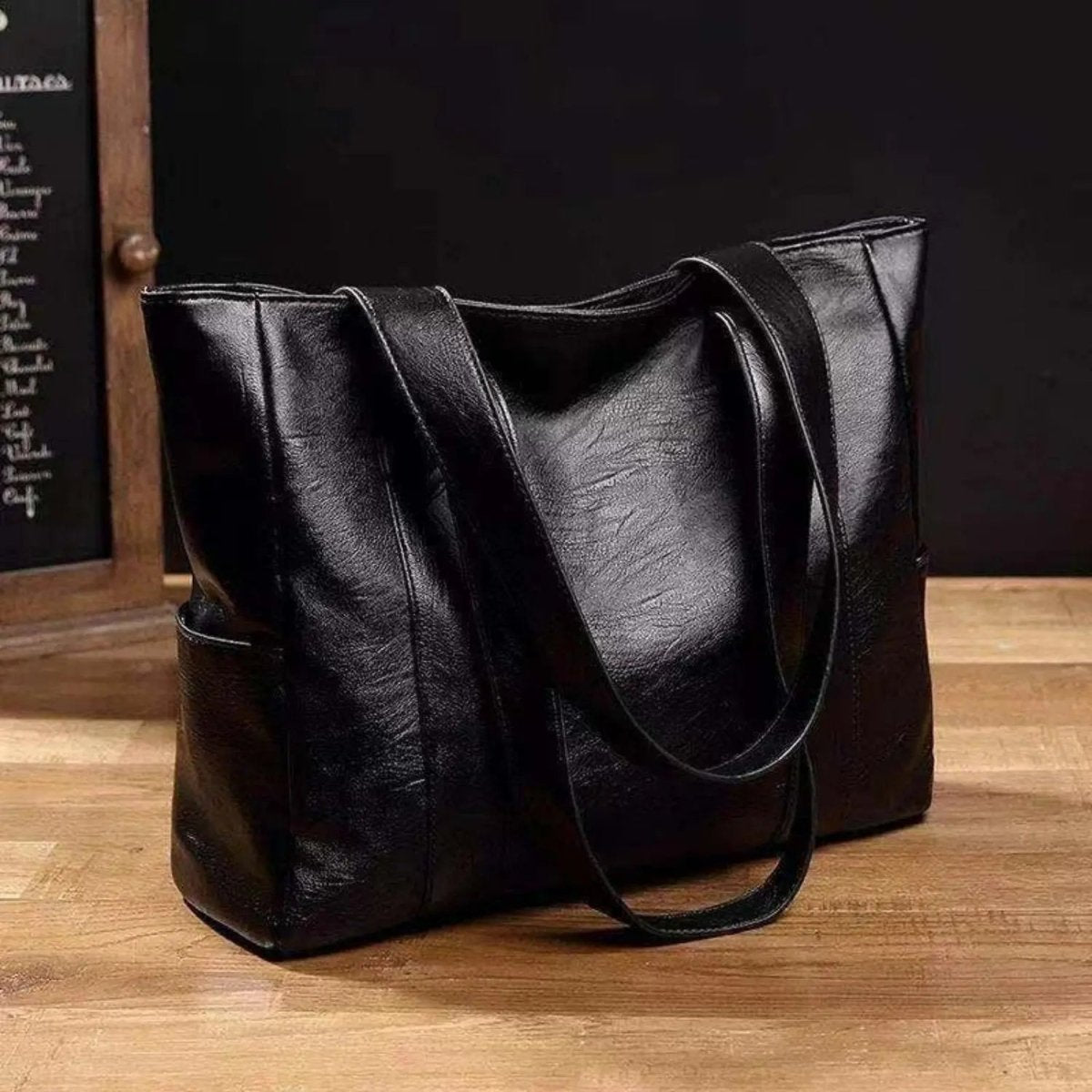 Elegante Borsa a Spalla in Stile Retro e Superficie Liscia