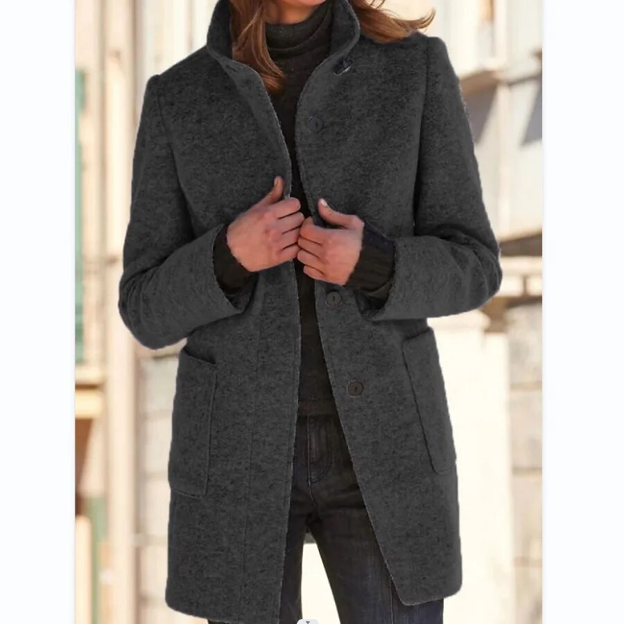 Elegante cappotto invernale da donna in lana con chiusura a bottoni