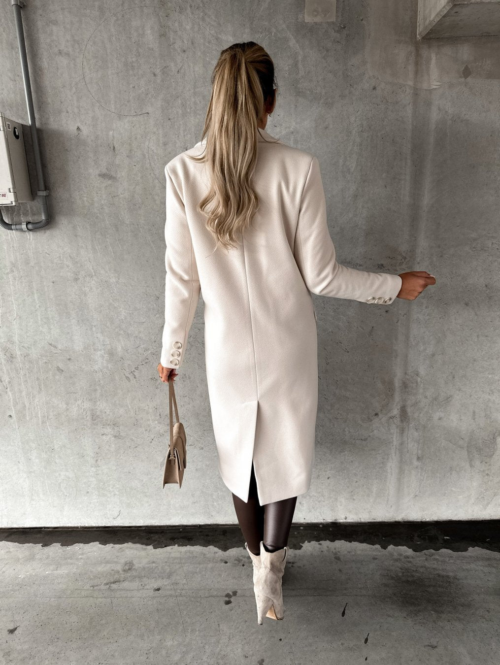 Elegante Cappotto Invernale per un Look Raffinato e Caldo