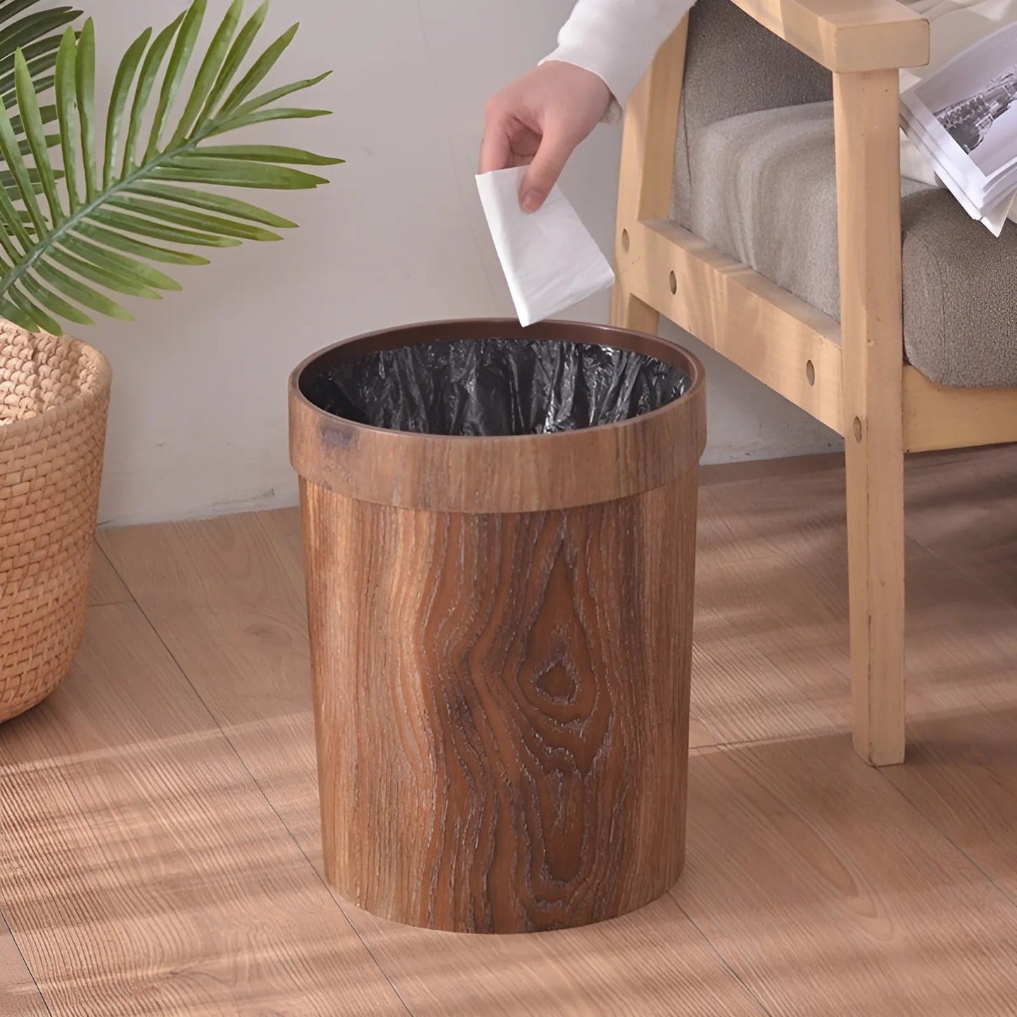 Elegante cestino gettacarte in legno