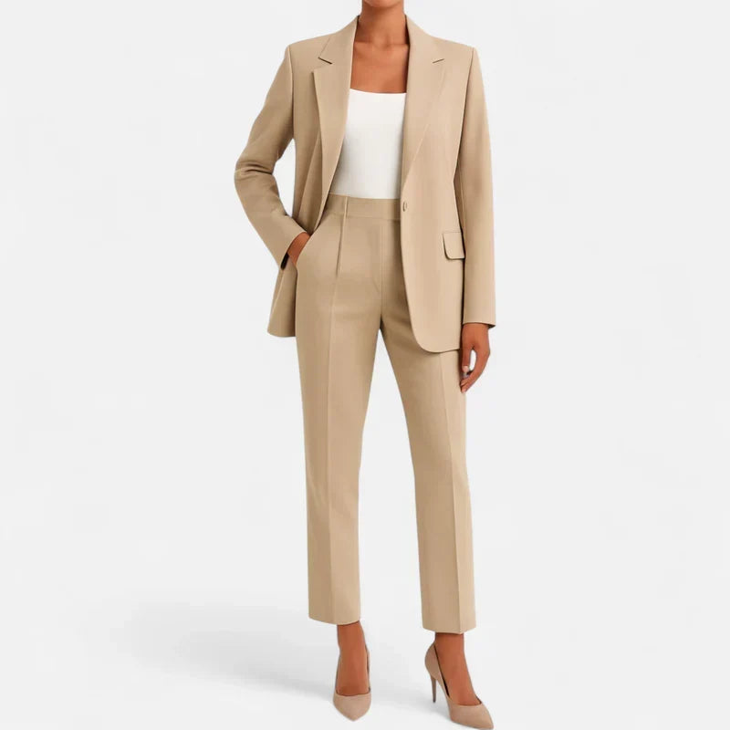 Elegante completo da donna con blazer e pantaloni