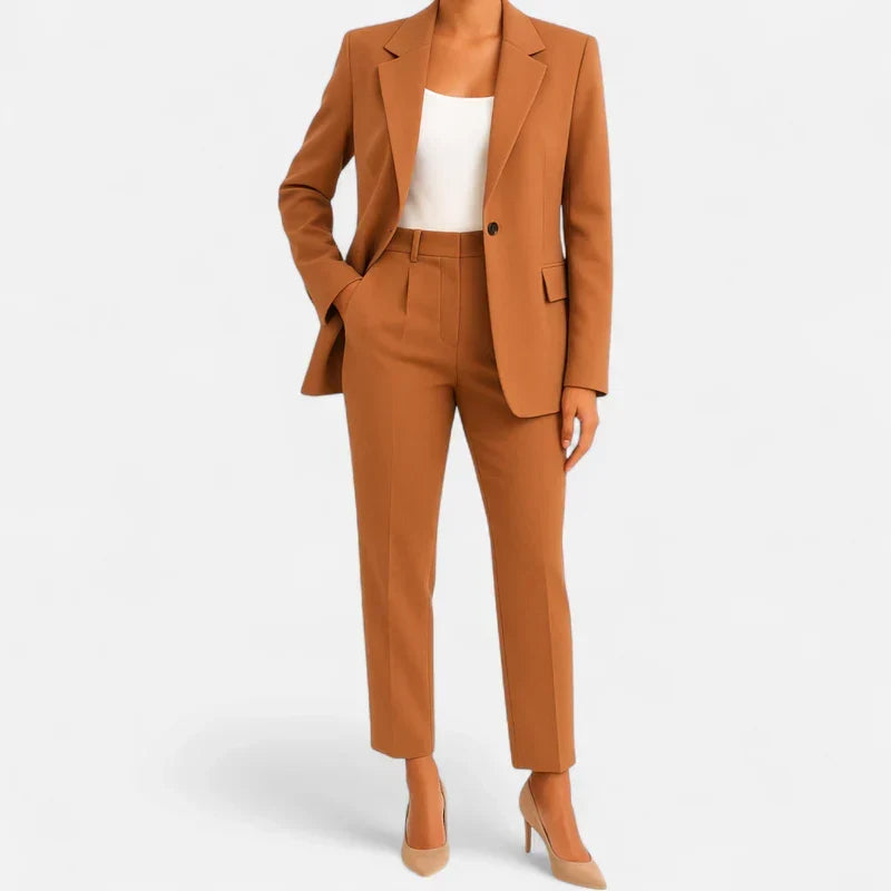 Elegante completo da donna con blazer e pantaloni