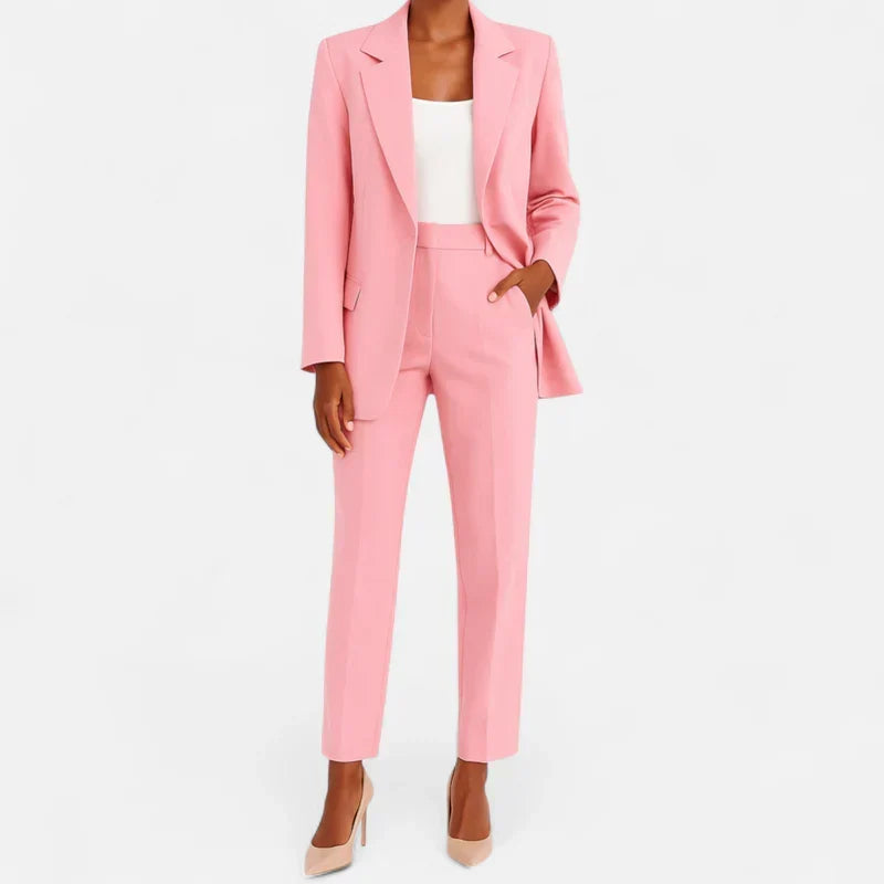Elegante completo da donna con blazer e pantaloni