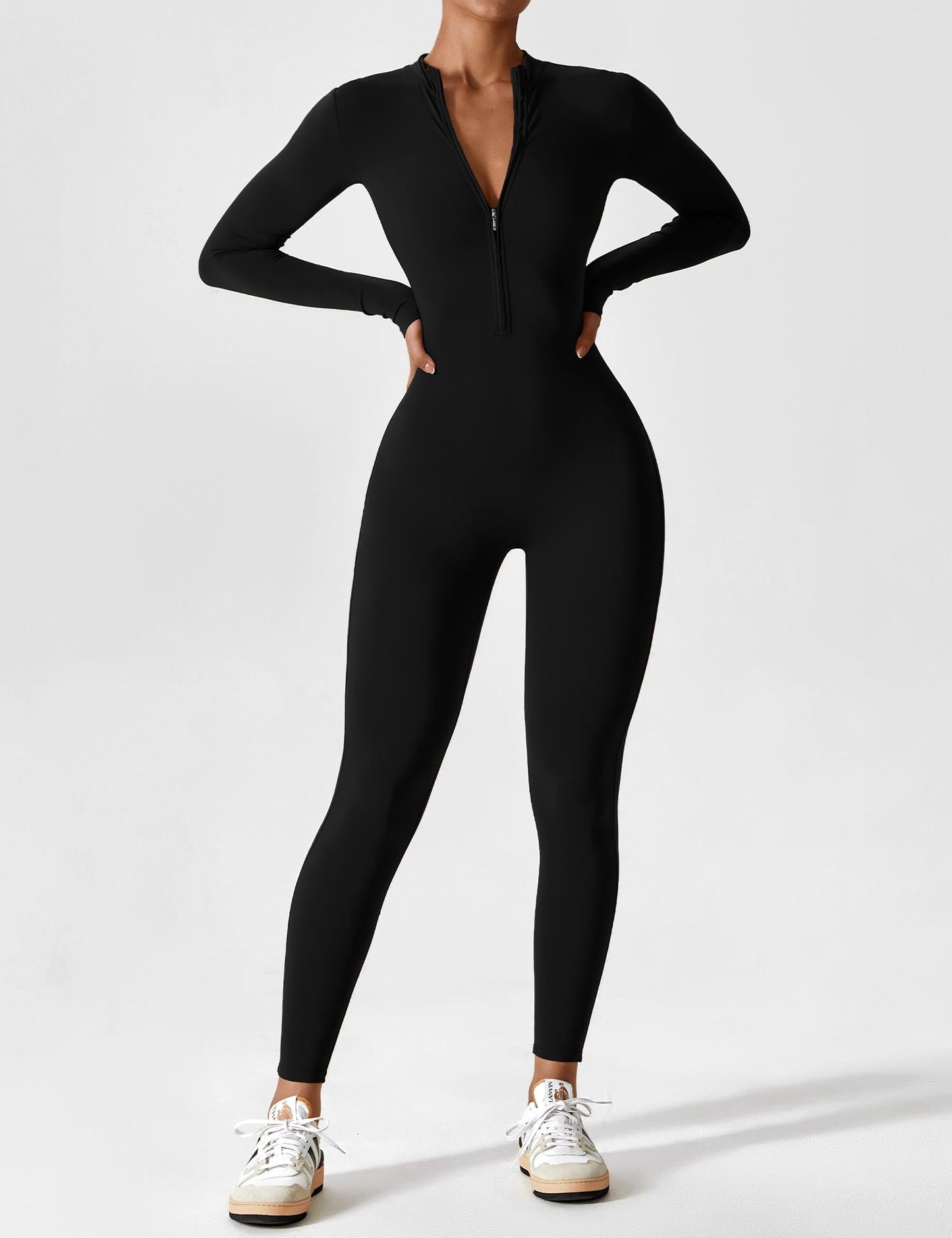 Elegante jumpsuit da donna a maniche lunghe con collo alto