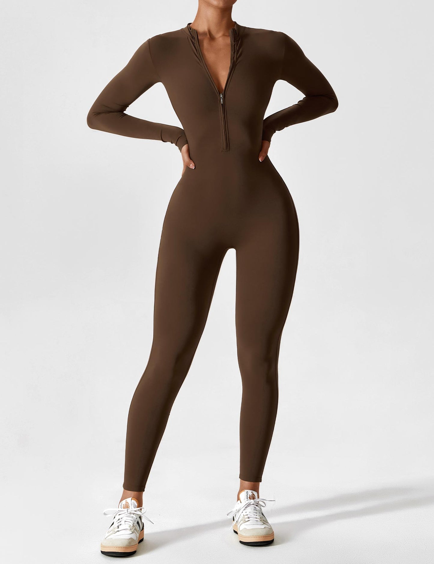 Elegante jumpsuit da donna a maniche lunghe con collo alto