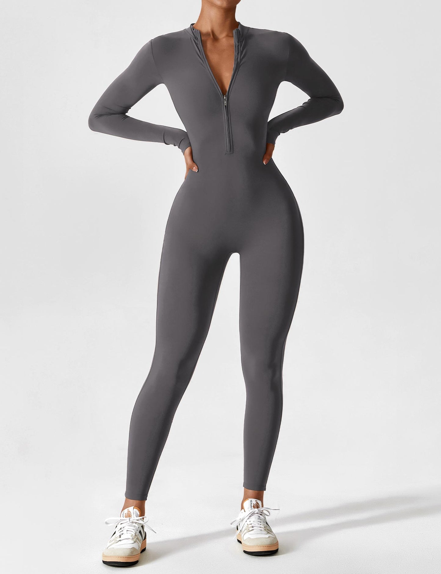 Elegante jumpsuit da donna a maniche lunghe con collo alto