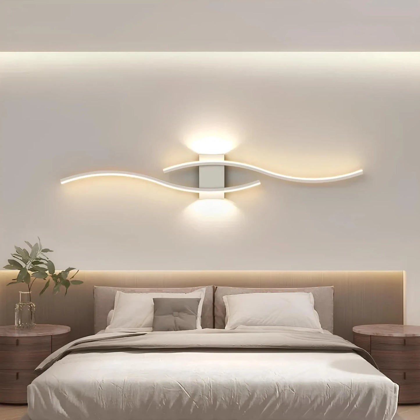 Elegante lampada da parete lineare per interni moderni, discreta illuminazione d'accento con montaggio a parete