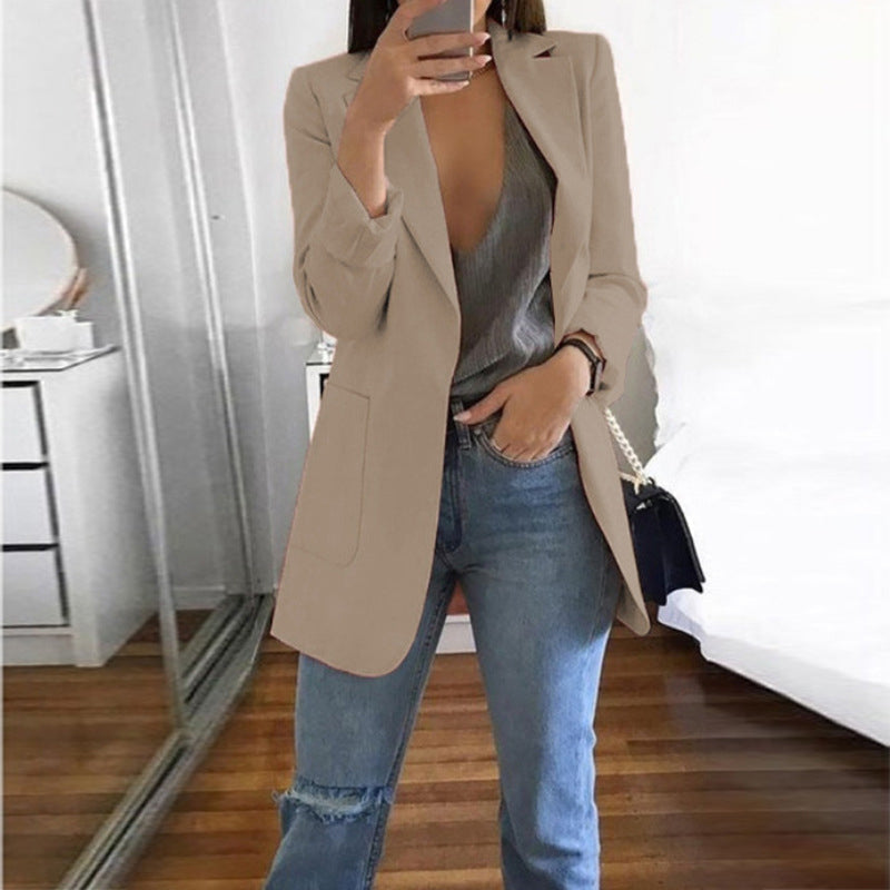Elegante Tailleur da Donna in Varie Colorazioni - Design Classico