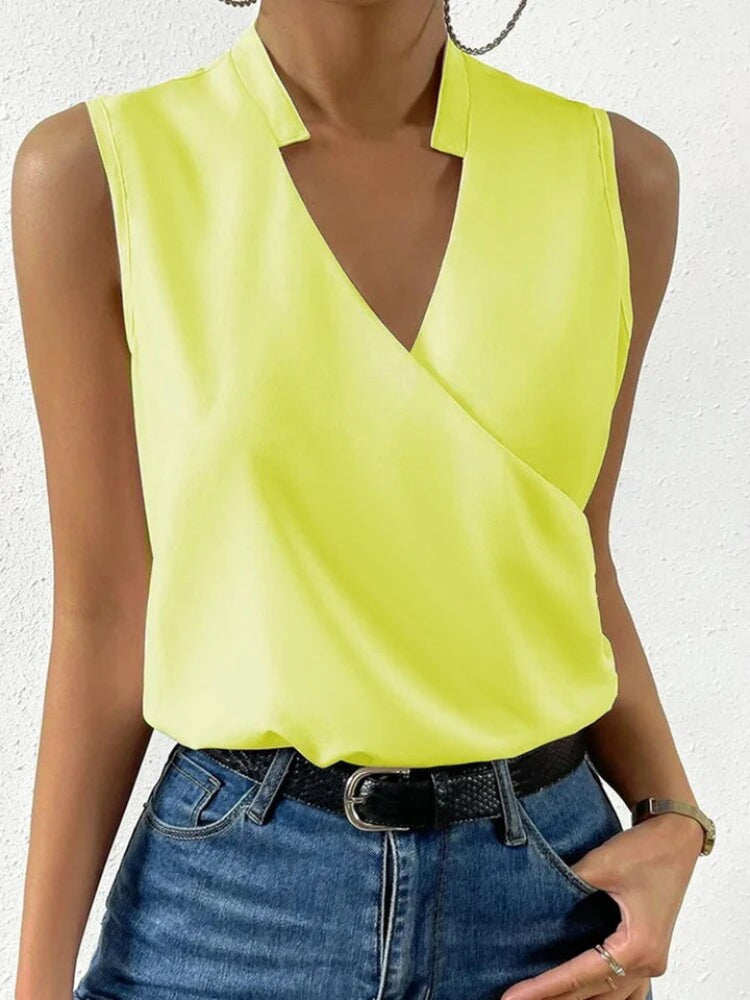 Elegante top floreale smanicato con scollo a V