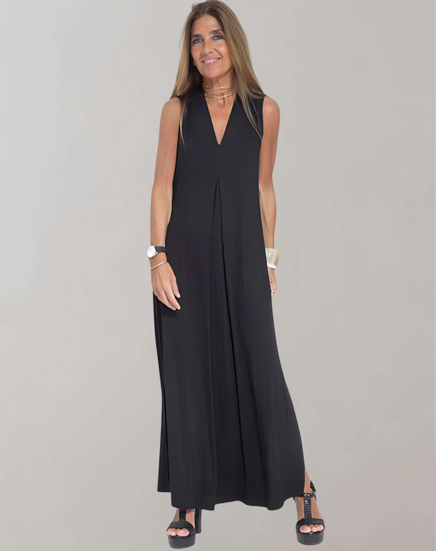 Elegante vestito lungo estivo con scollo a V