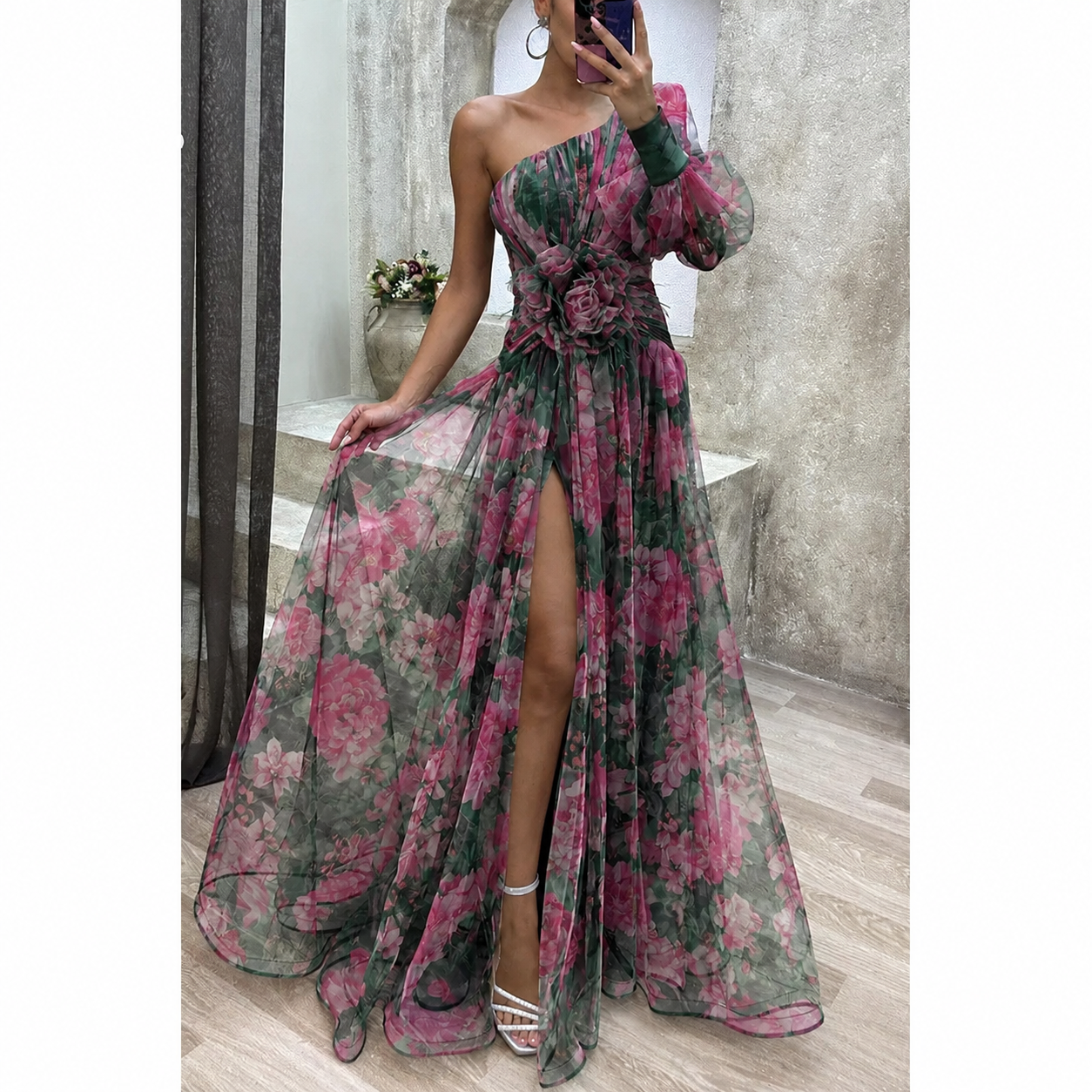 Elegante vestito lungo semi-trasparente a fantasia floreale