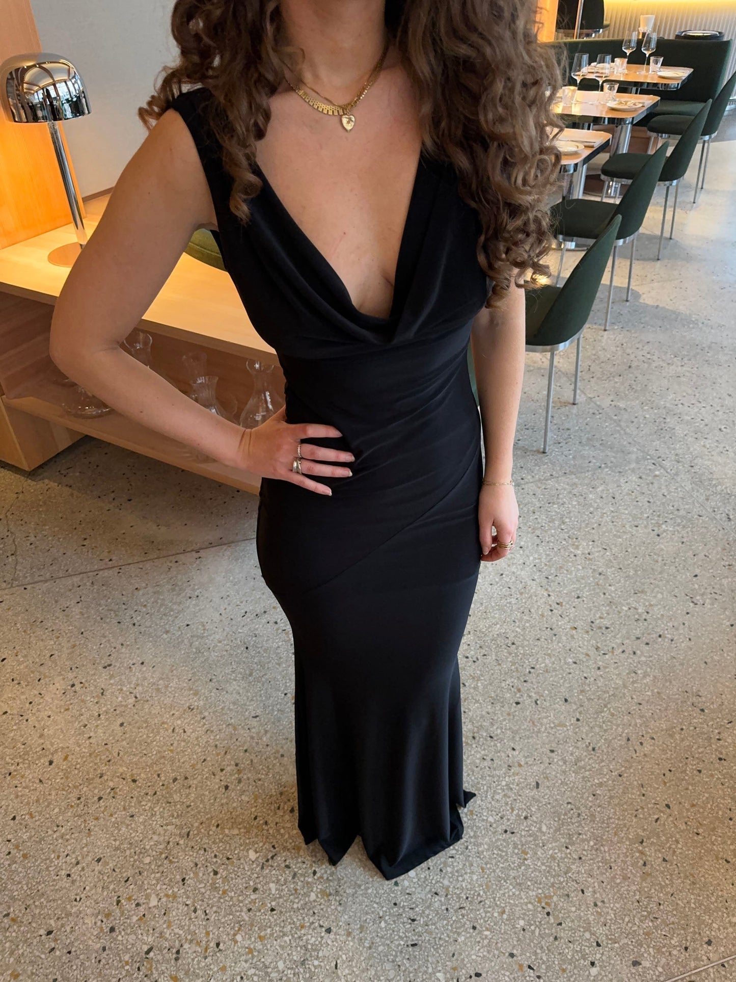 Elegante vestito maxi da donna aderente con spacco