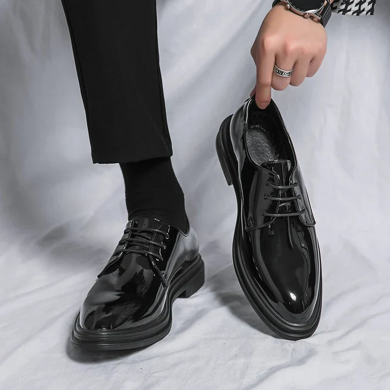 Eleganti scarpe stringate Oxford da uomo