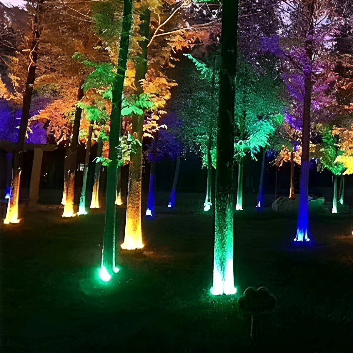 Faretto LED curvo da giardino con picchetto, 12W, RGB e bianco caldo, IP65