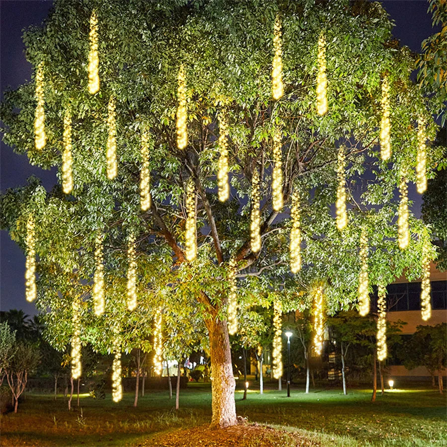 Ghirlanda Luminosa a LED Effetto Pioggia di Meteoriti – Illuminazione Multicolore da Esterno – Ideale per un'Atmosfera Vivace e Dinamica in Giardino