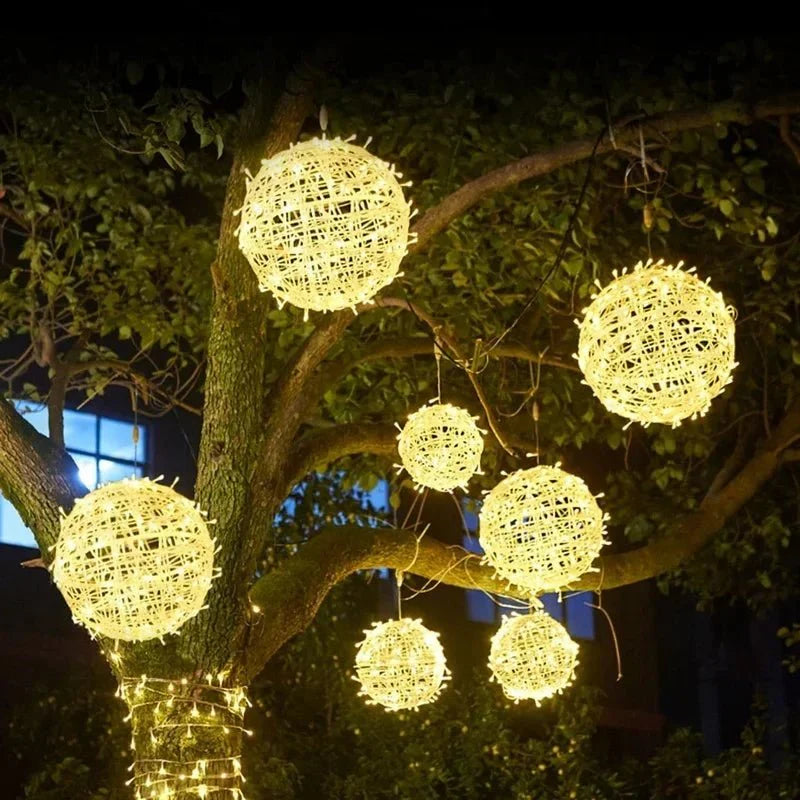 Ghirlanda Luminosa Decorativa da Esterno con Sfere in Rattan - Illuminazione da Giardino - Sfere Decorative