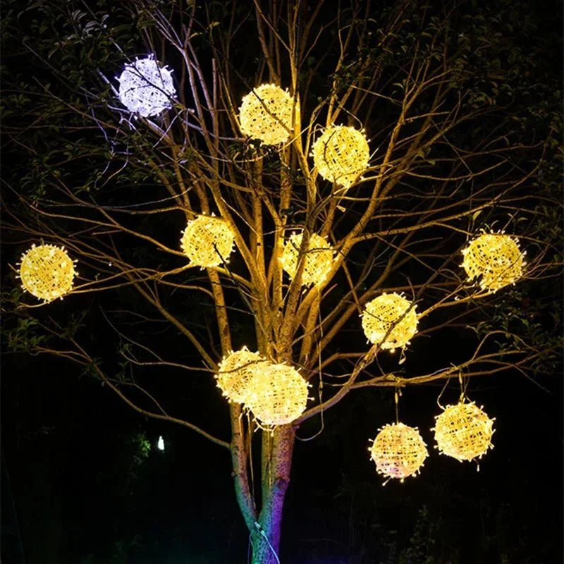 Ghirlanda Luminosa Decorativa da Esterno con Sfere in Rattan - Illuminazione da Giardino - Sfere Decorative