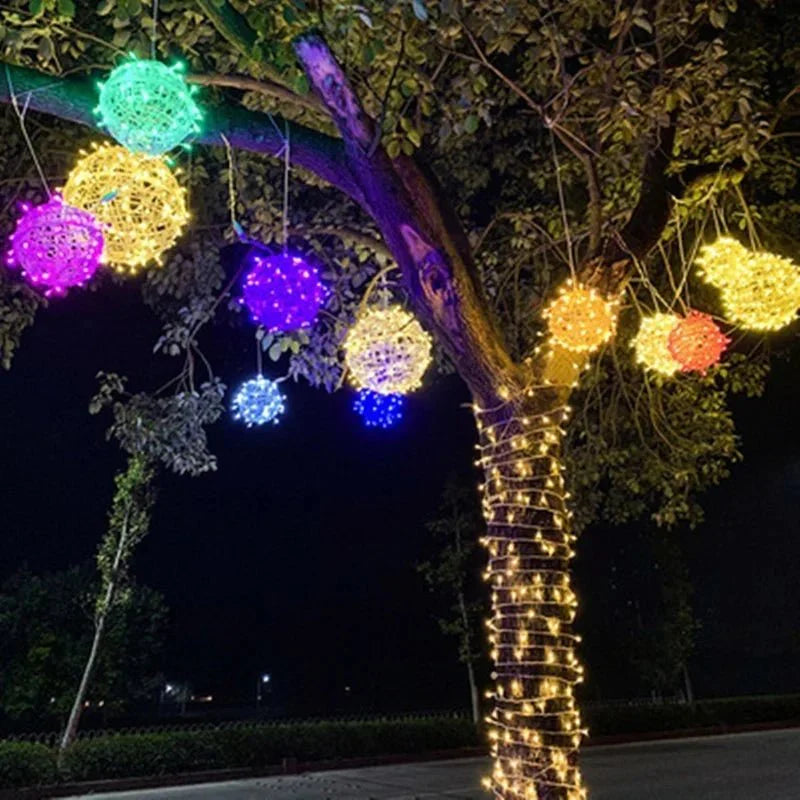 Ghirlanda Luminosa Decorativa da Esterno con Sfere in Rattan - Illuminazione da Giardino - Sfere Decorative