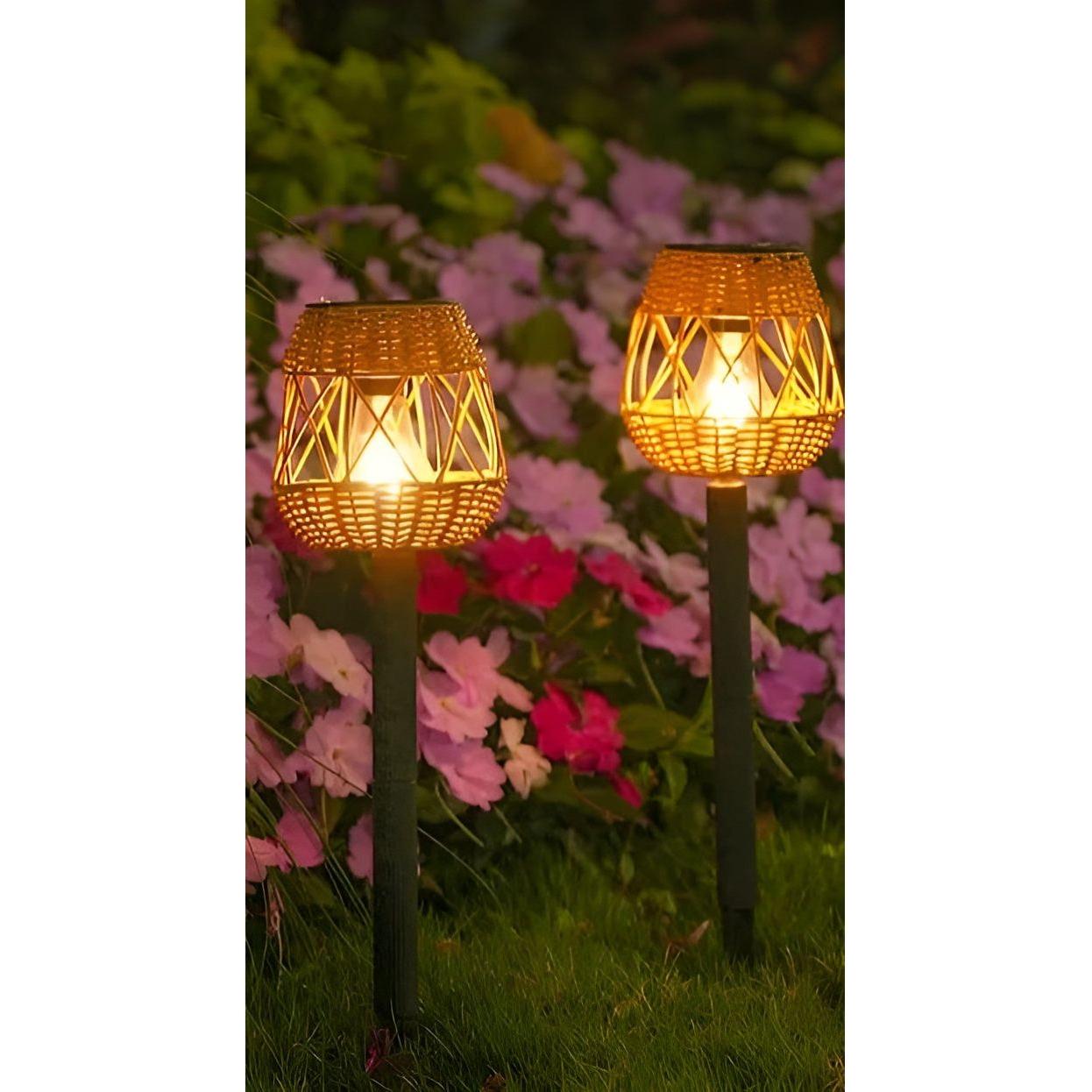 Lampada da giardino solare in rattan con illuminazione automatica per esterni