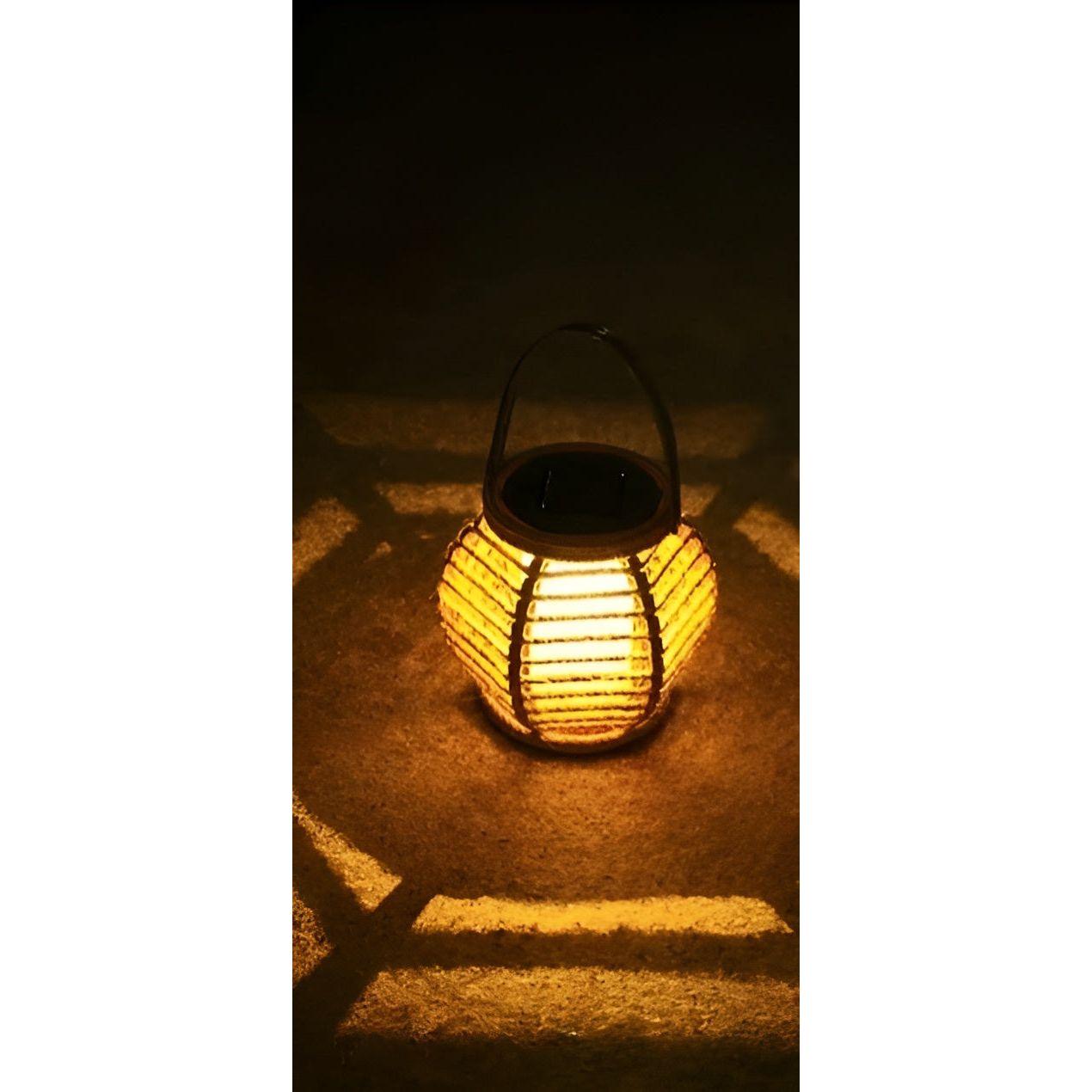 Lampada da giardino solare in rattan con illuminazione automatica per esterni