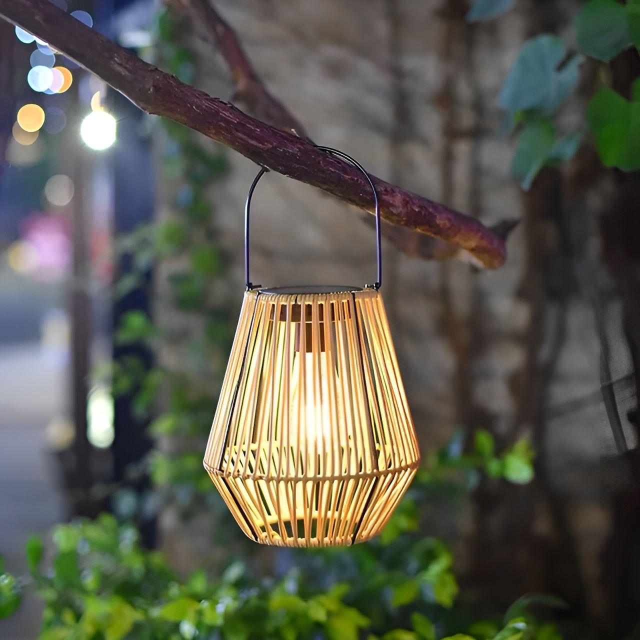 Lampada da giardino solare in rattan con illuminazione automatica per esterni