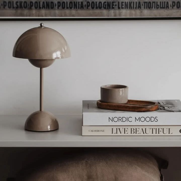 Lampada da tavolo a LED wireless moderna con dimmer