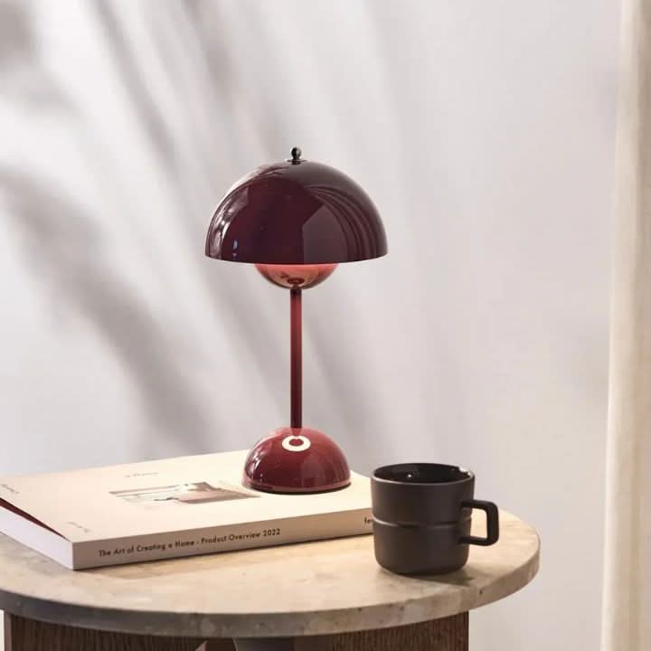 Lampada da tavolo a LED wireless moderna con dimmer