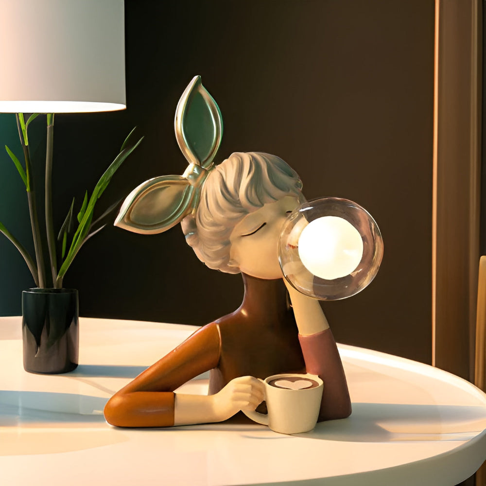 Lampada da Tavolo Incantevole a Forma di Statuetta di Ragazza Cartoon Quartetto