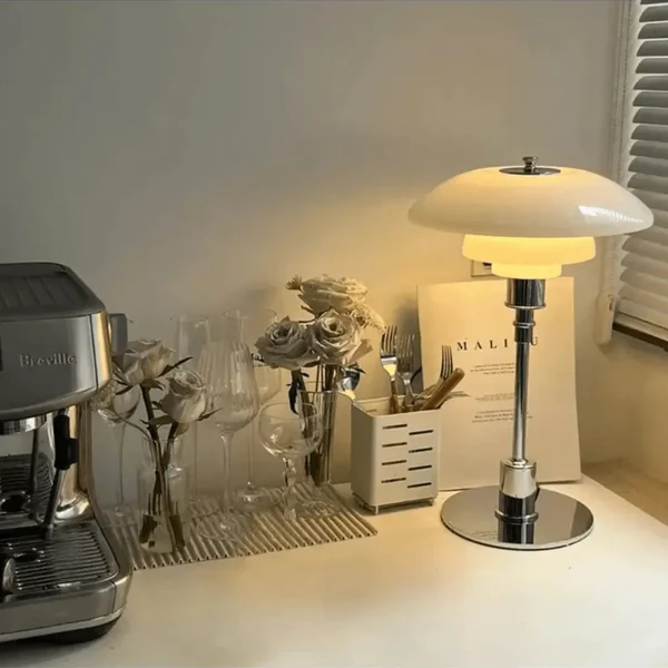 Lampada da tavolo LED dal design danese