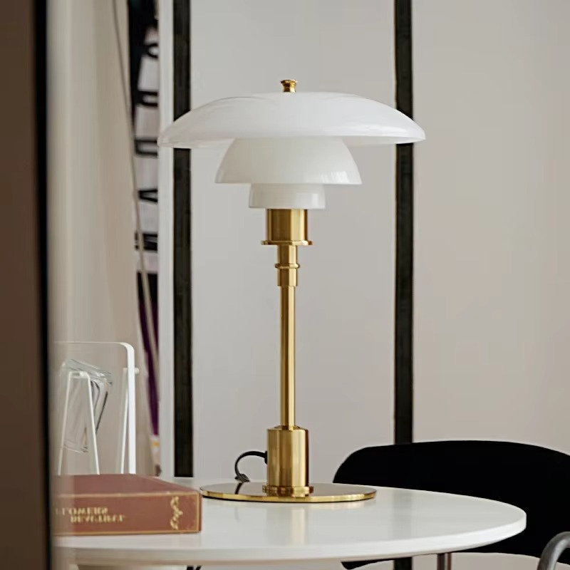 Lampada da tavolo LED dal design danese