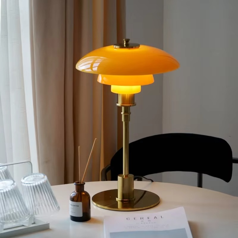Lampada da tavolo LED dal design danese