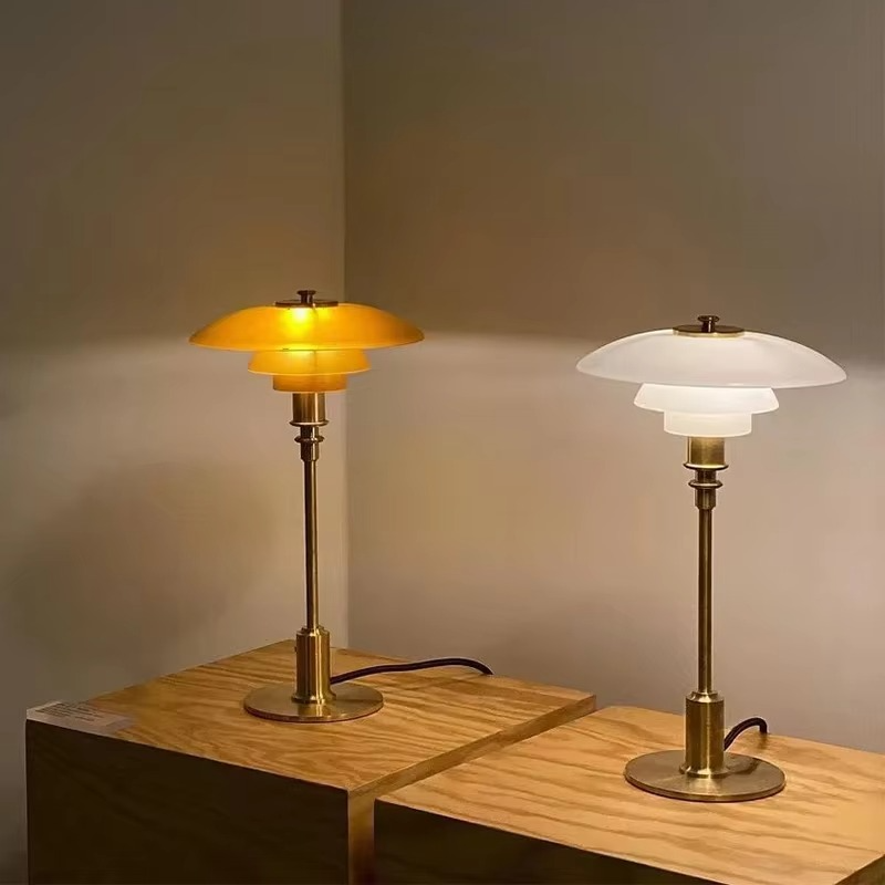 Lampada da tavolo LED dal design danese