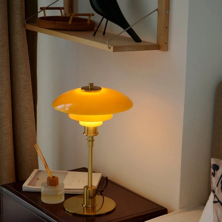 Lampada da tavolo LED dal design danese