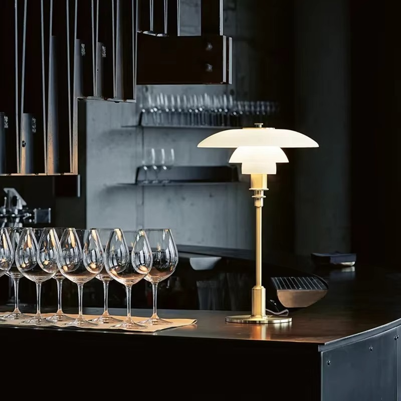 Lampada da tavolo LED dal design danese