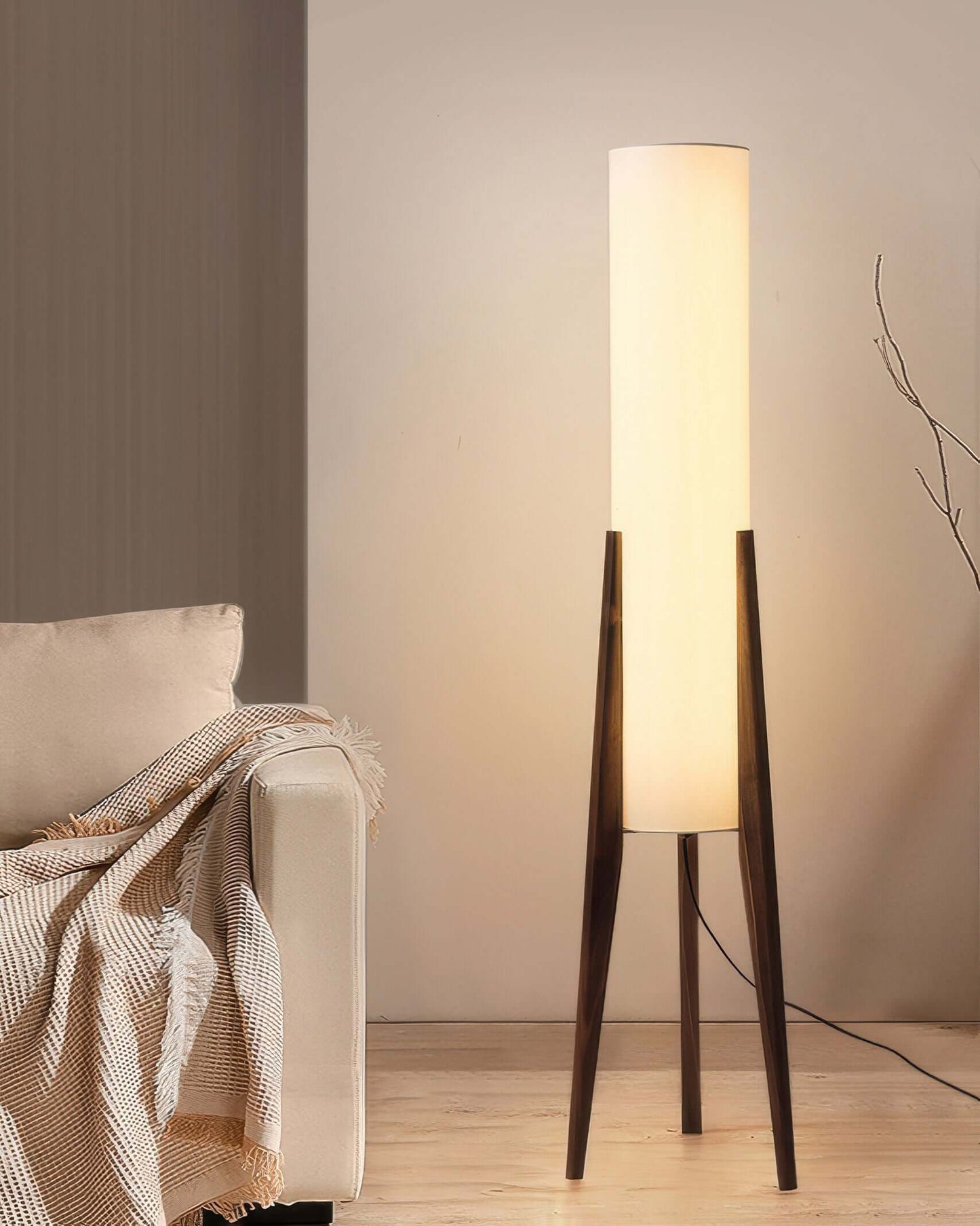 Lampada da terra in legno massello con paralume in tessuto