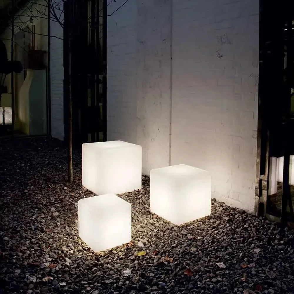 Lampada LED da giardino a cubo senza fili