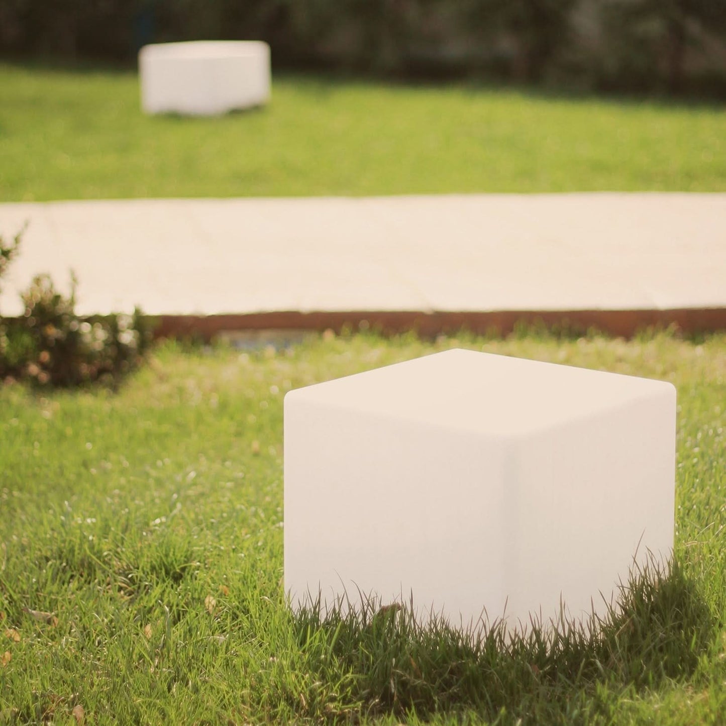 Lampada LED da giardino a cubo senza fili