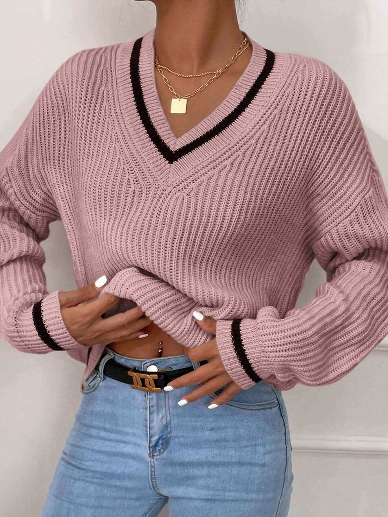 Maglione da donna a righe con scollo a V e vestibilità morbida