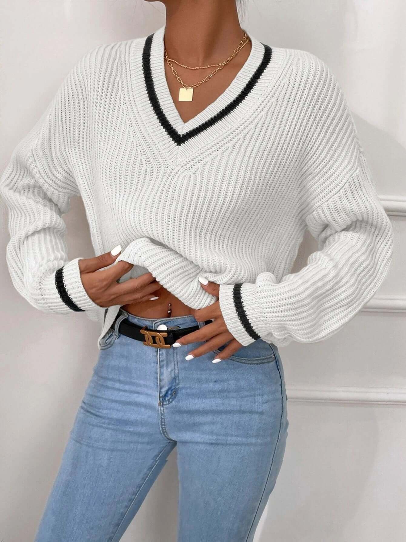 Maglione da donna a righe con scollo a V e vestibilità morbida